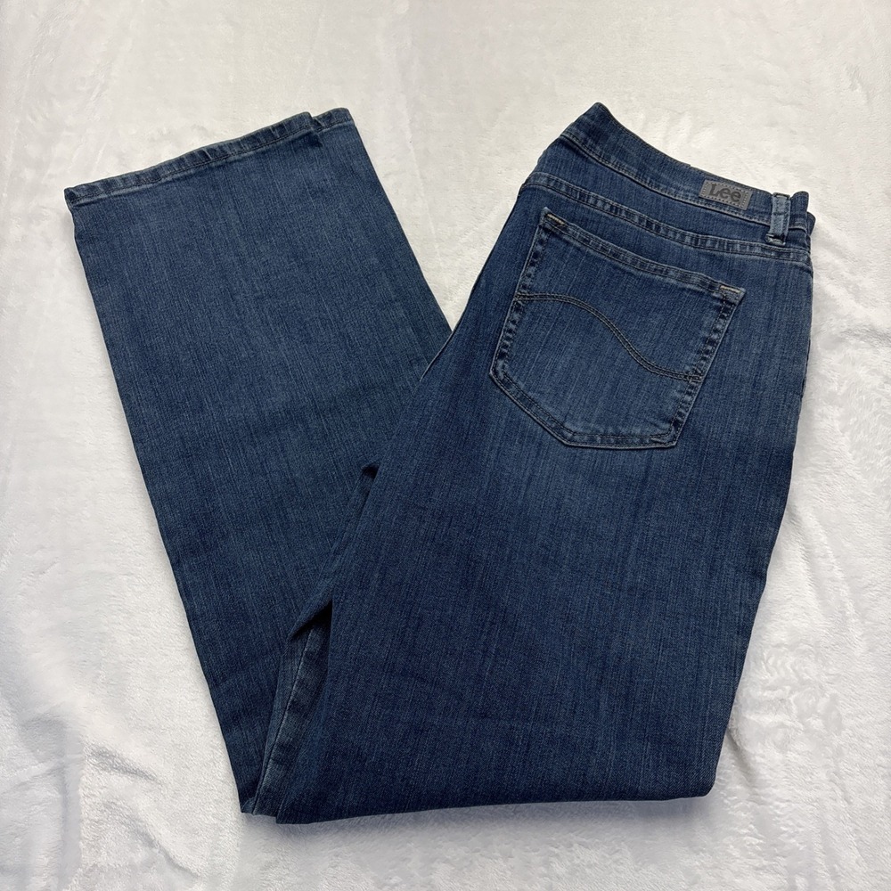 Lee Jeans Women's Size 14 Blue Denim Medium Wash Relaxed Fit Straight Leg NWT